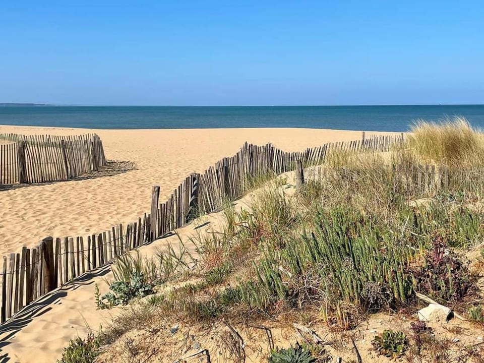 Studio Confort pour 4 pers. proche Plage/Commerces - Châtelaillon-Plage - FR-1-706-1 Apartment in Nouvelle-Aquitaine