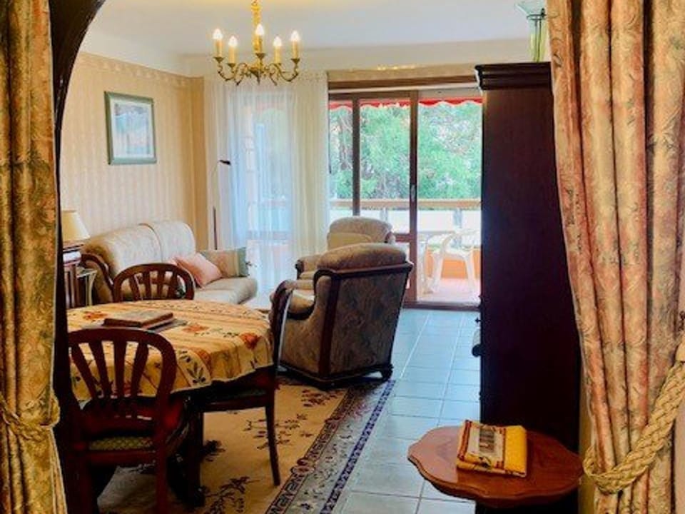 Appartement F3 avec Terrasse, Garage et Wifi - 4 Couchages - Proche Cures et Centre Ville - FR-1-703-113 Apartment in Alt Empordà