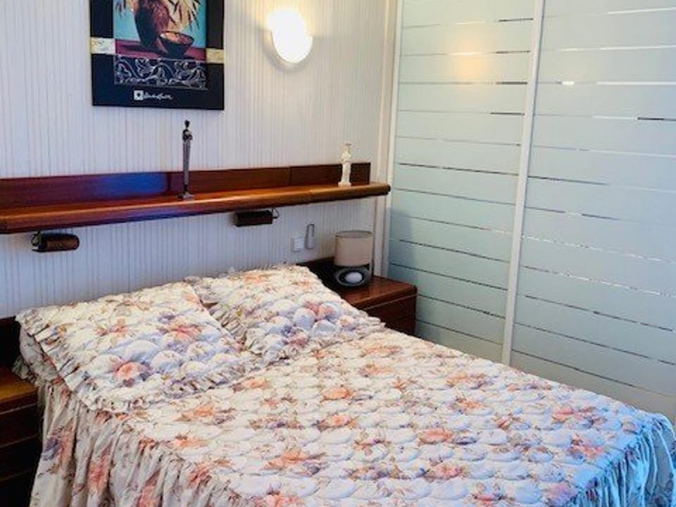Charmant F2 avec terrasse, parking, et WiFi - à 600m des thermes d'Amélie-les-Bains - FR-1-703-129 Apartment in Alt Empordà