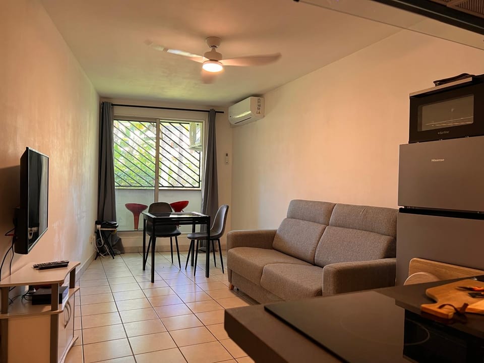 TV and multimedia, Living room, Dining area, air conditioner