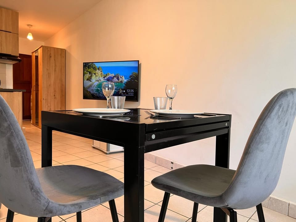 TV and multimedia, Dining area