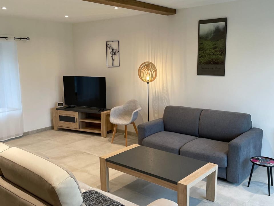 Gîte de charme près du Mans, tout équipé avec espace extérieur, garage, et confort moderne - FR-1-410-385 House in Pays de la Loire
