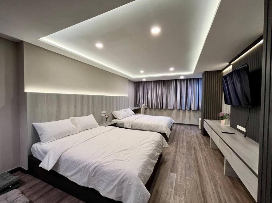 Bed, Photo of the whole room, Bedroom