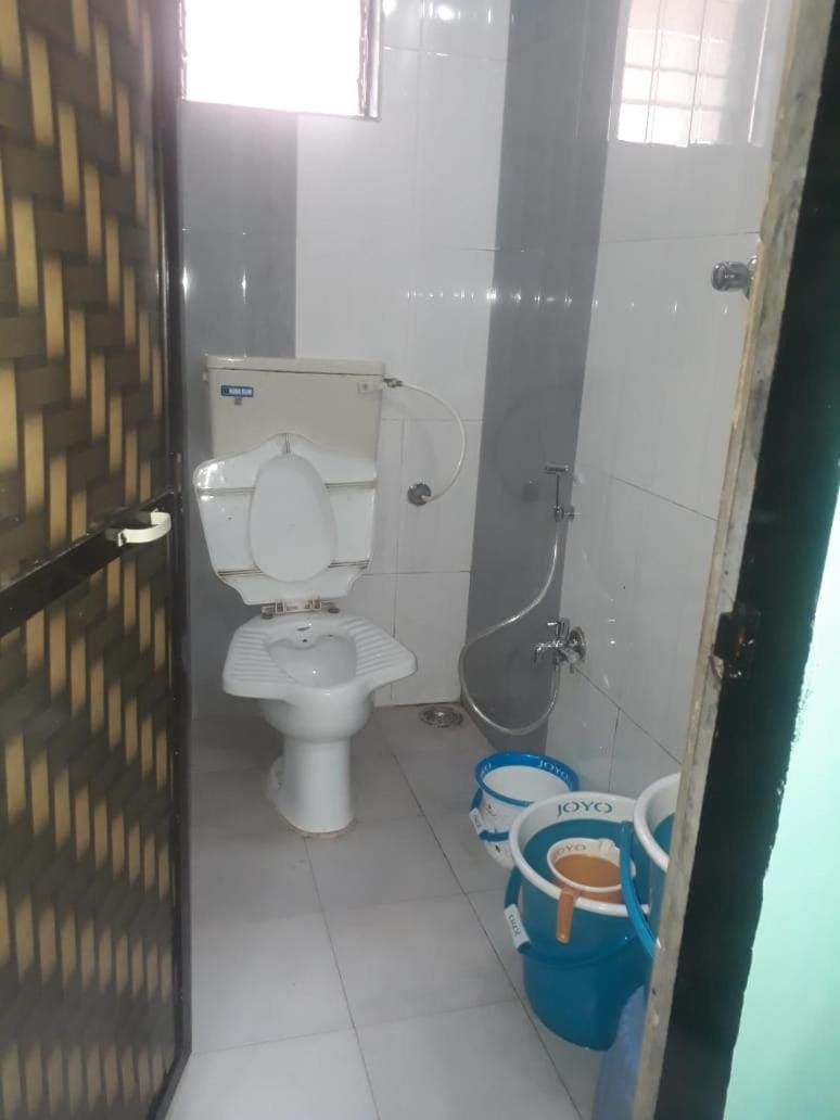 Shower, Toilet