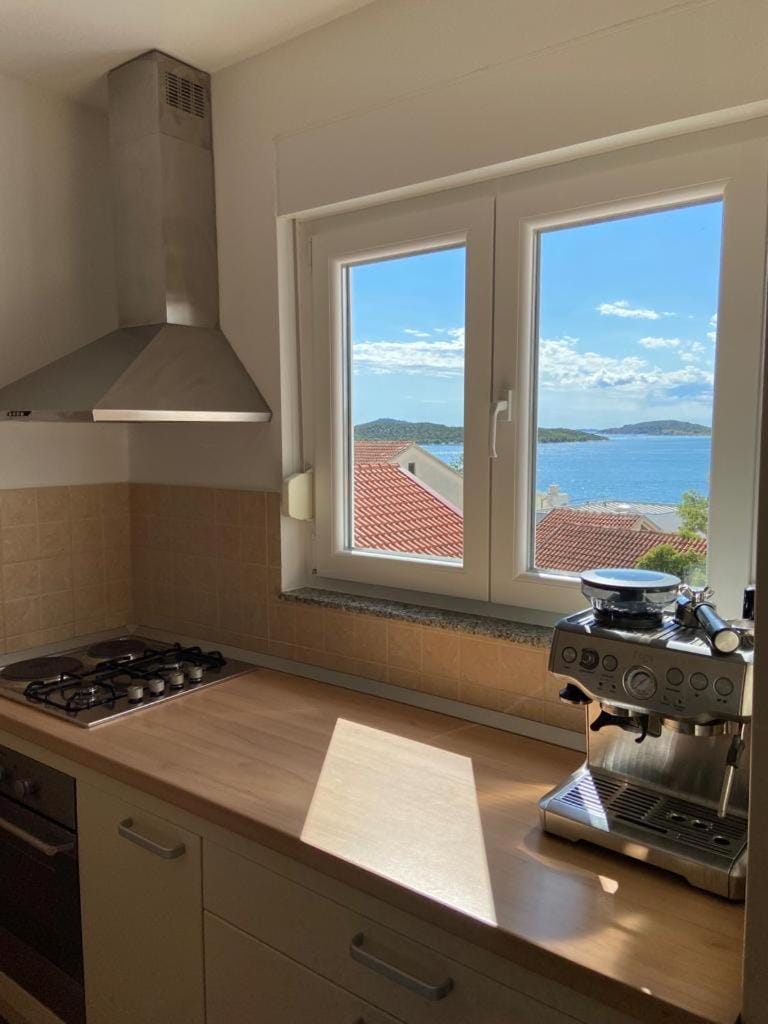 Kitchen or kitchenette, Sea view