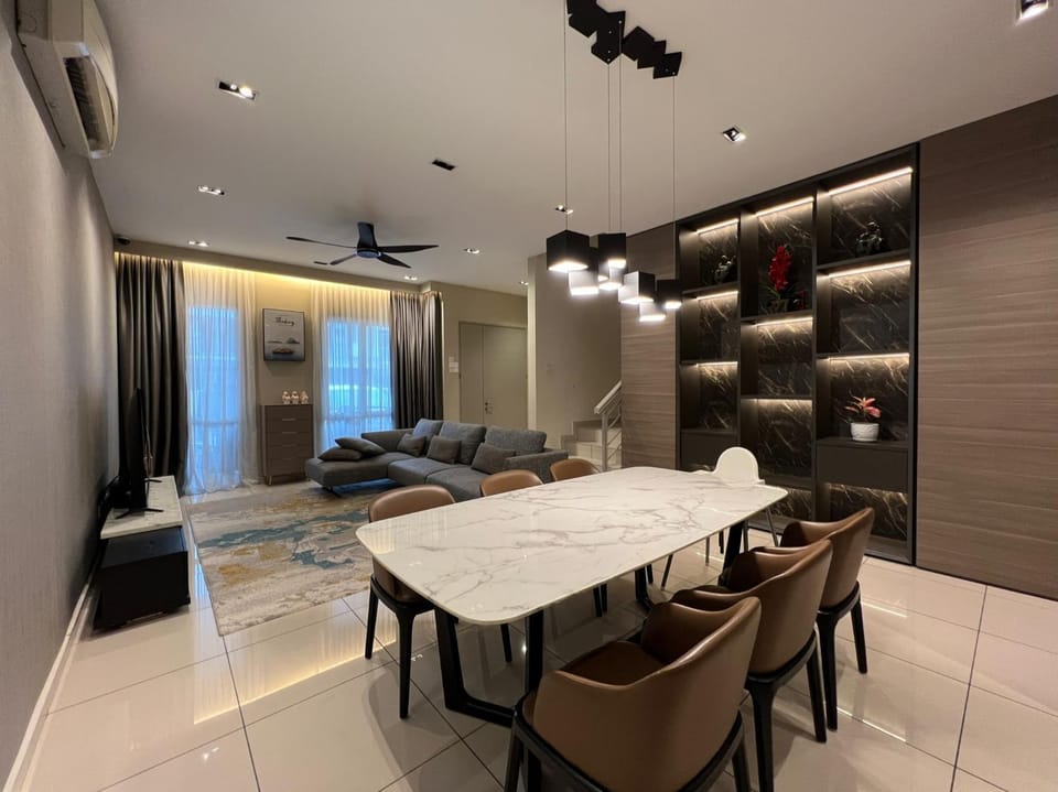Living room, Food and drinks, Seating area, Dining area, fireplace, air conditioner