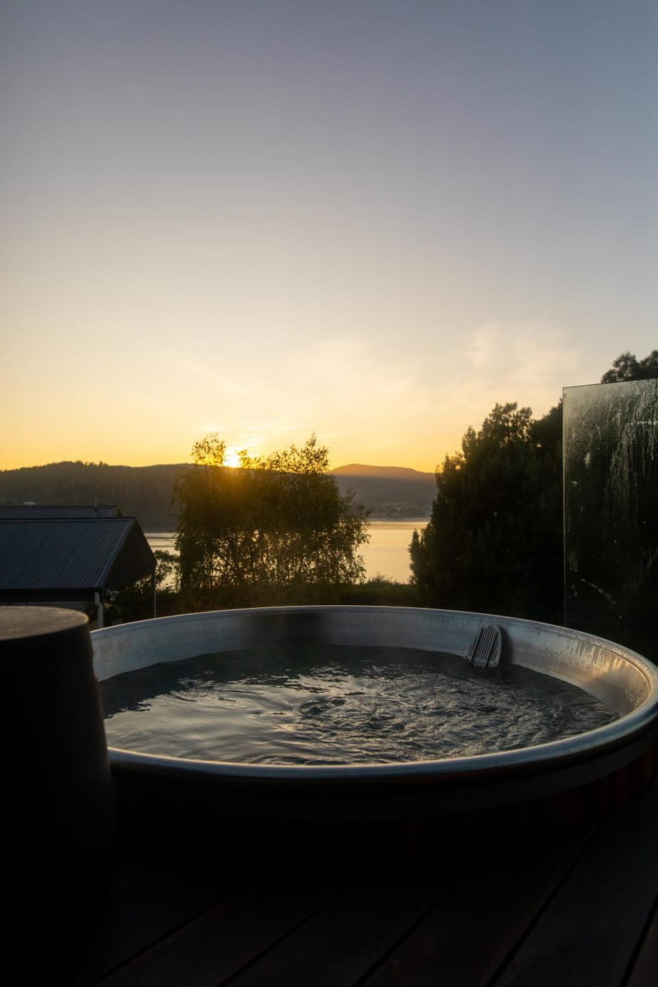 Natural landscape, Hot Tub, Lake view, Sunrise