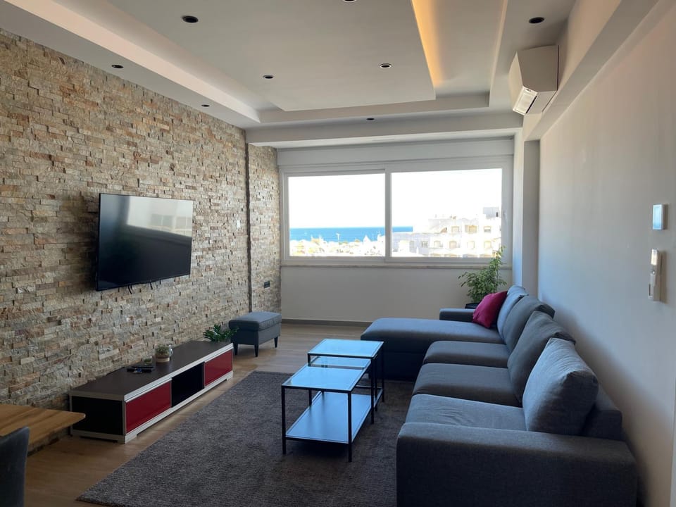 Communal lounge/ TV room, TV and multimedia, Living room, Seating area, Evening entertainment