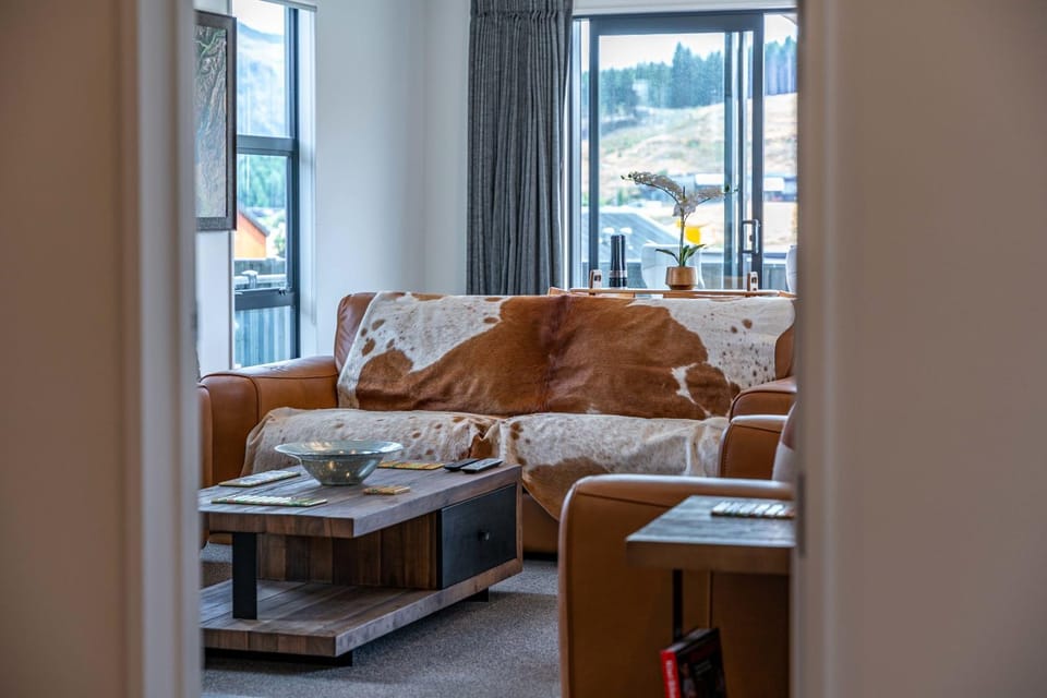 The Heights Vista Retreat House in Wanaka