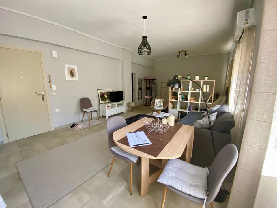 TV and multimedia, Seating area, Dining area