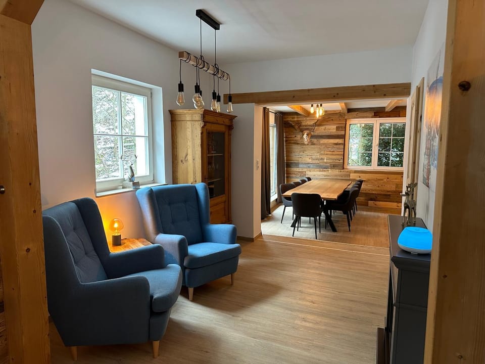 Seating area, flat iron