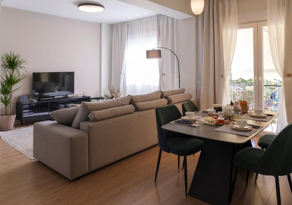 Living room, Food and drinks