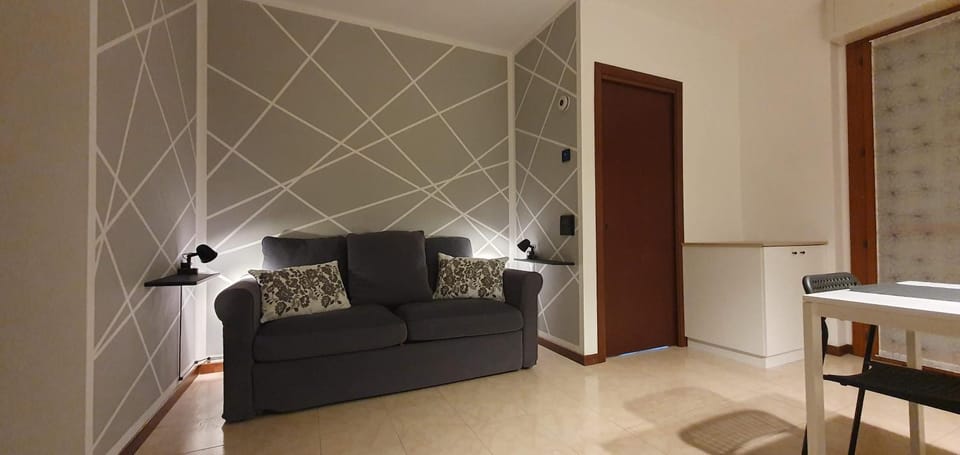 Bed, Living room, Seating area, Dining area, Bedroom