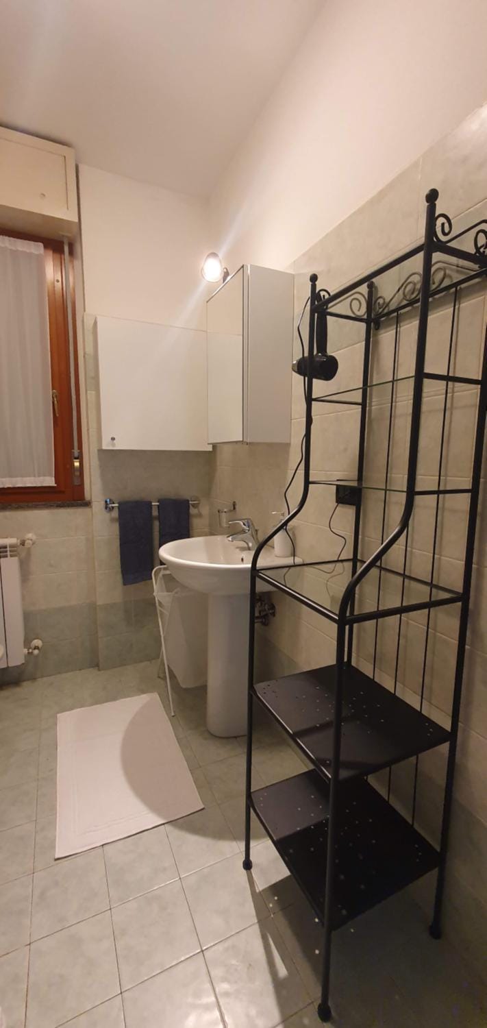 Bathroom, towels