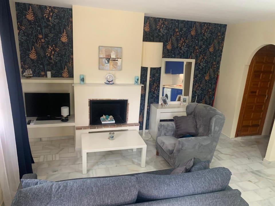 TV and multimedia, Living room, Seating area, Dining area