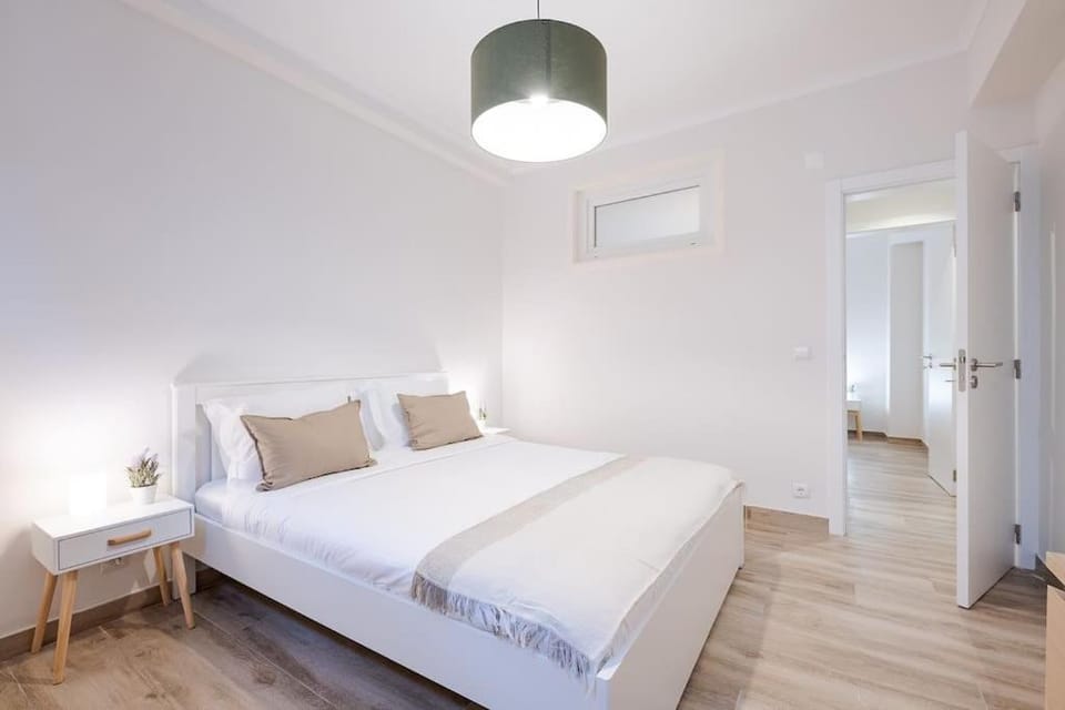 Santos Gem II - Central Space in Trendy Neighborhood Apartment in Lisbon