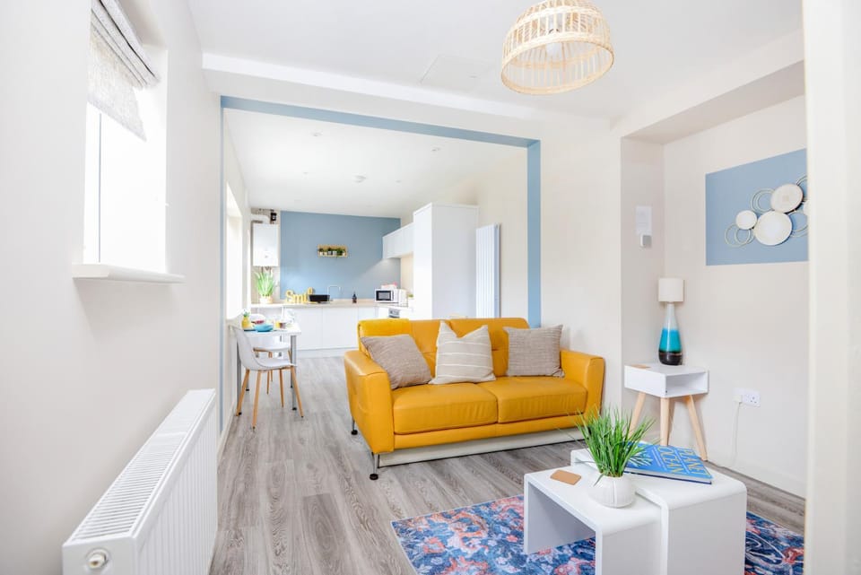 Kitchen or kitchenette, Living room, Photo of the whole room, Dining area