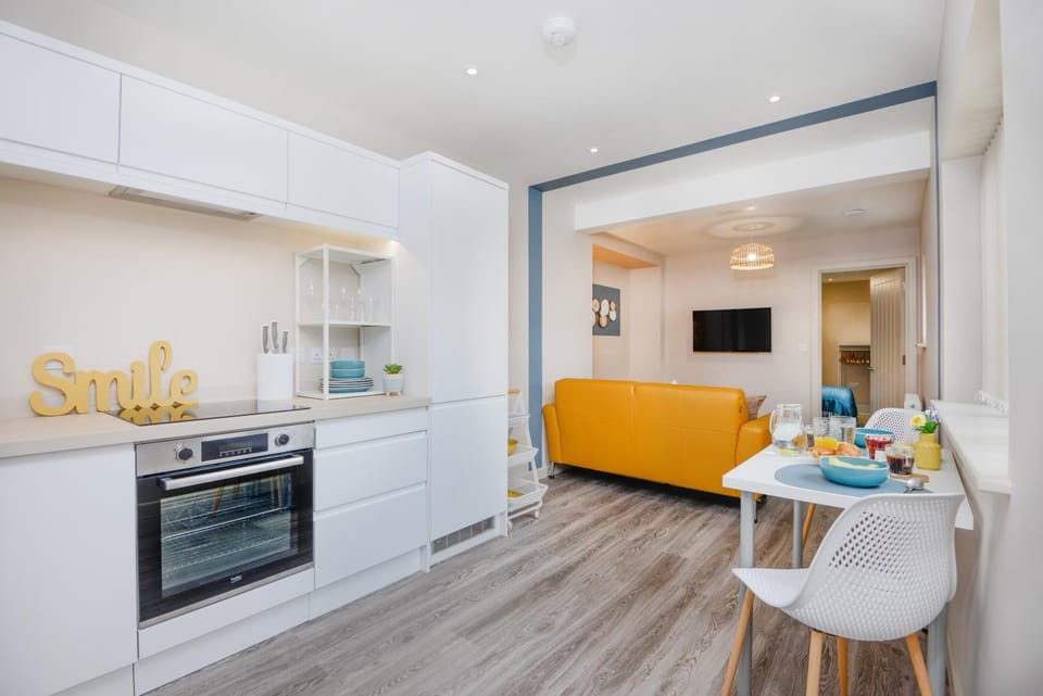 Kitchen or kitchenette, Dining area, pet friendly, stove
