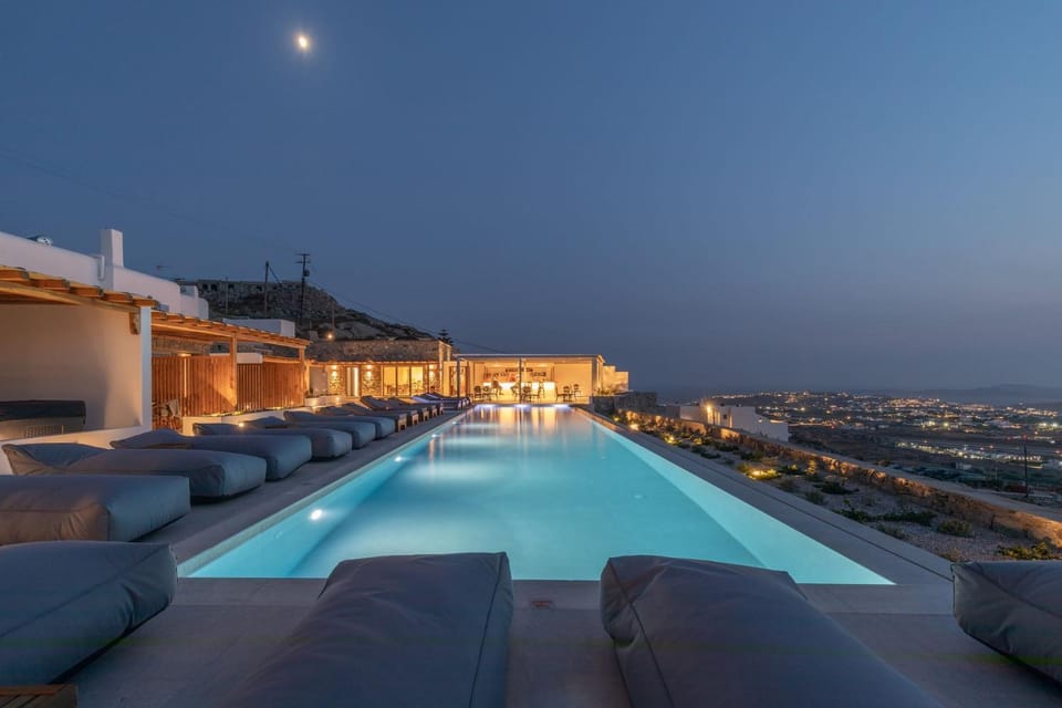 Night, Natural landscape, View (from property/room), Lounge or bar, Dining area, Pool view, Swimming pool, sunbed