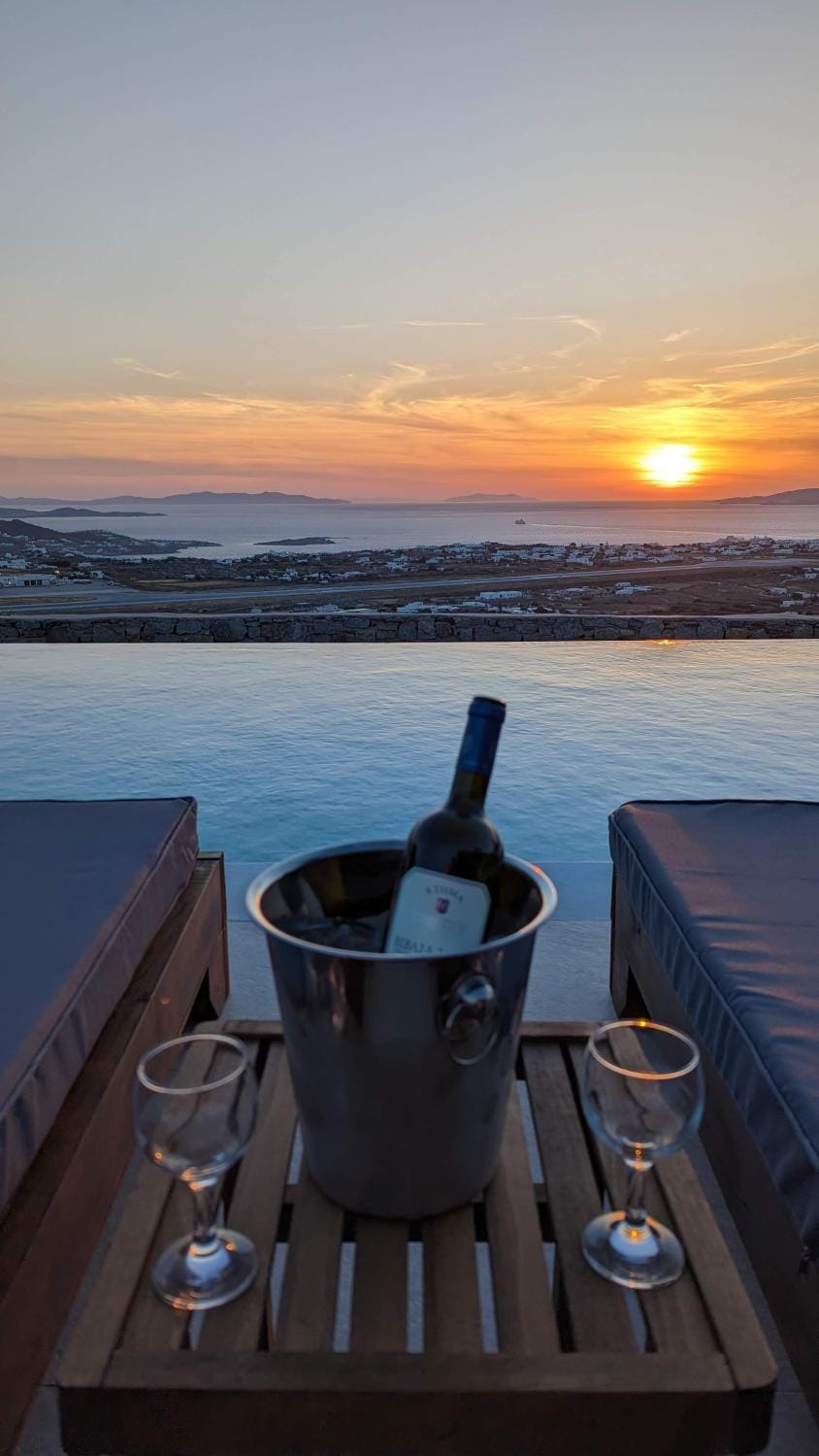 Day, Natural landscape, Lounge or bar, Sea view, Drinks, Alcoholic drinks, Sunset