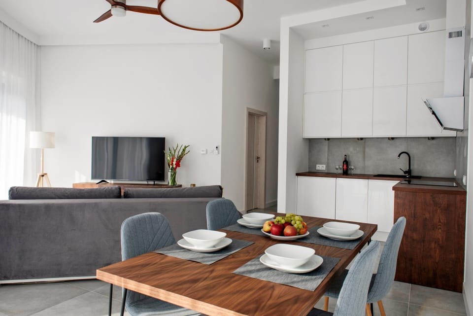 Kitchen or kitchenette, Food and drinks, Dining area, Food