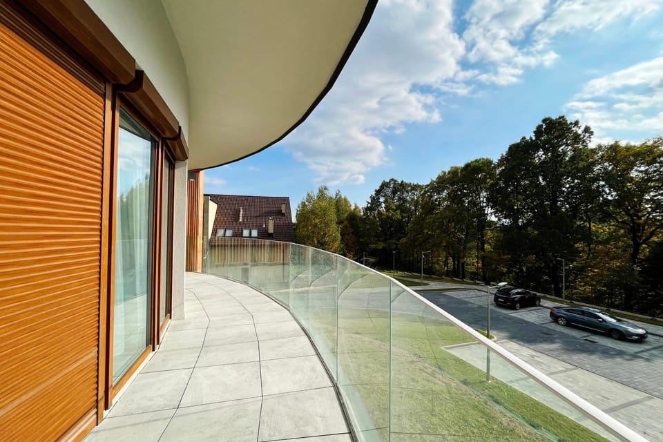 Property building, Neighbourhood, Balcony/Terrace, Parking