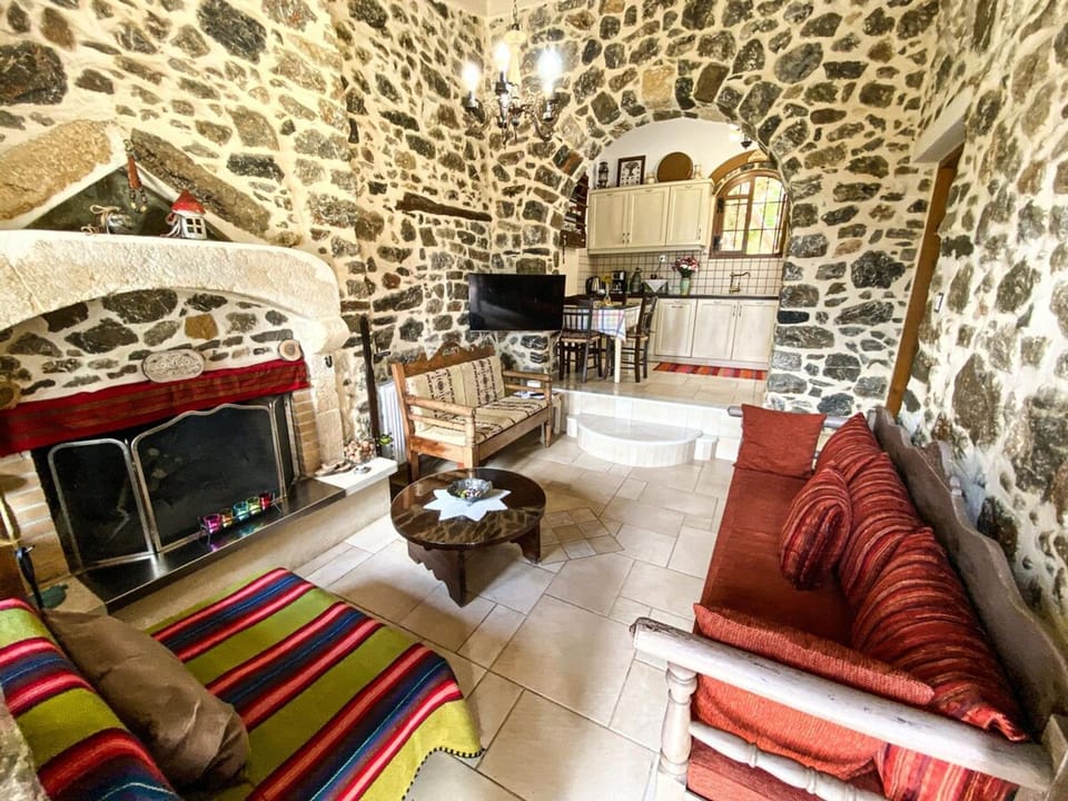 TV and multimedia, Kitchen or kitchenette, Living room, Seating area