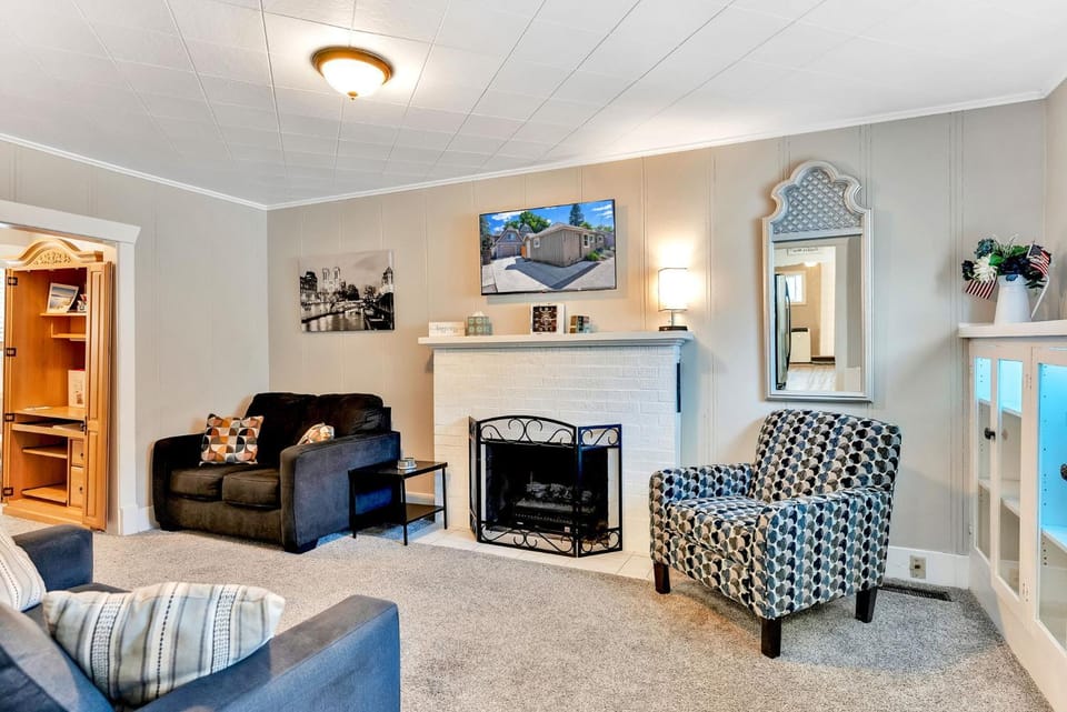 Living room, fireplace