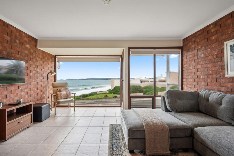 Beachfront Views at Southern Sands House in Port Elliot