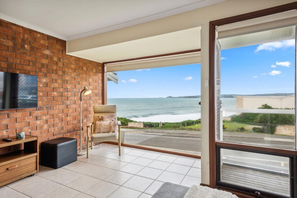 Beachfront Views at Southern Sands House in Port Elliot
