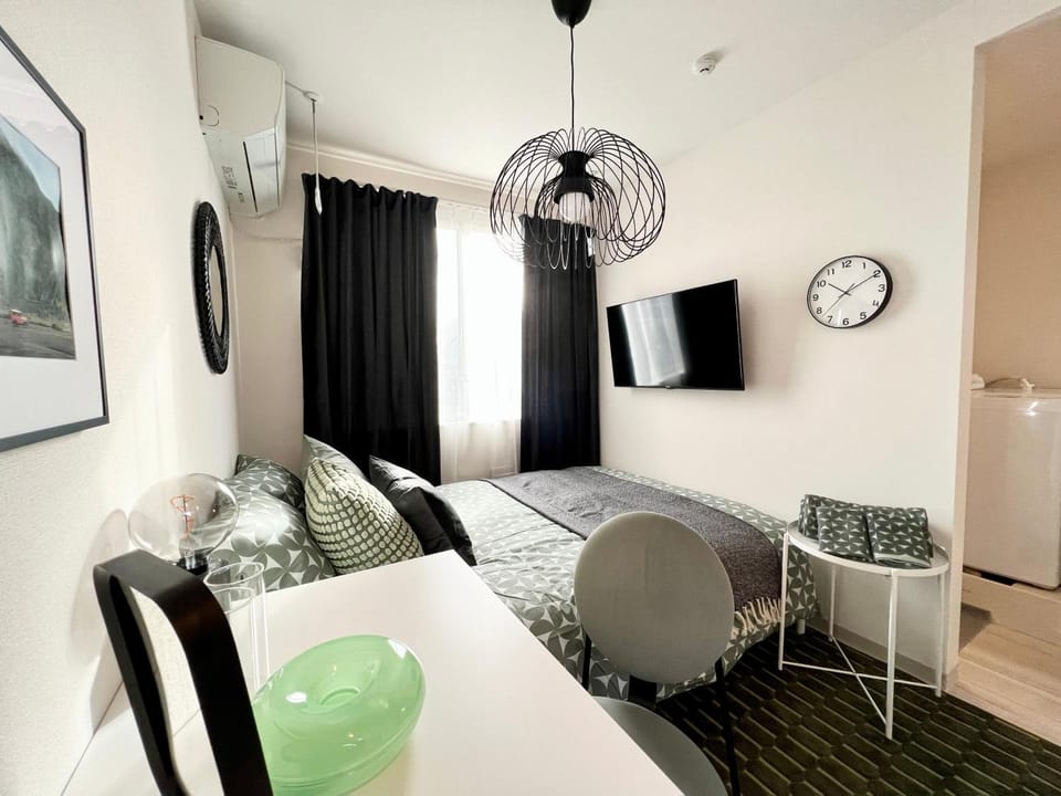 Bed, TV and multimedia, Photo of the whole room, Seating area, Dining area, Evening entertainment, Bedroom, hair dresser