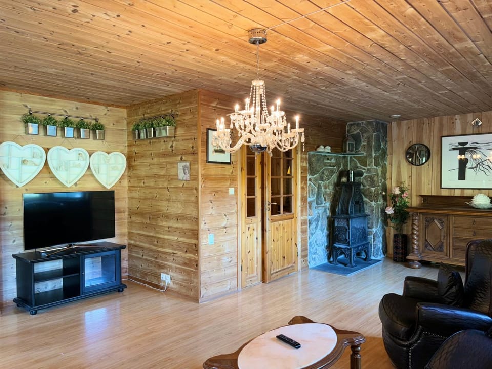 Communal lounge/ TV room, TV and multimedia, Living room, Seating area