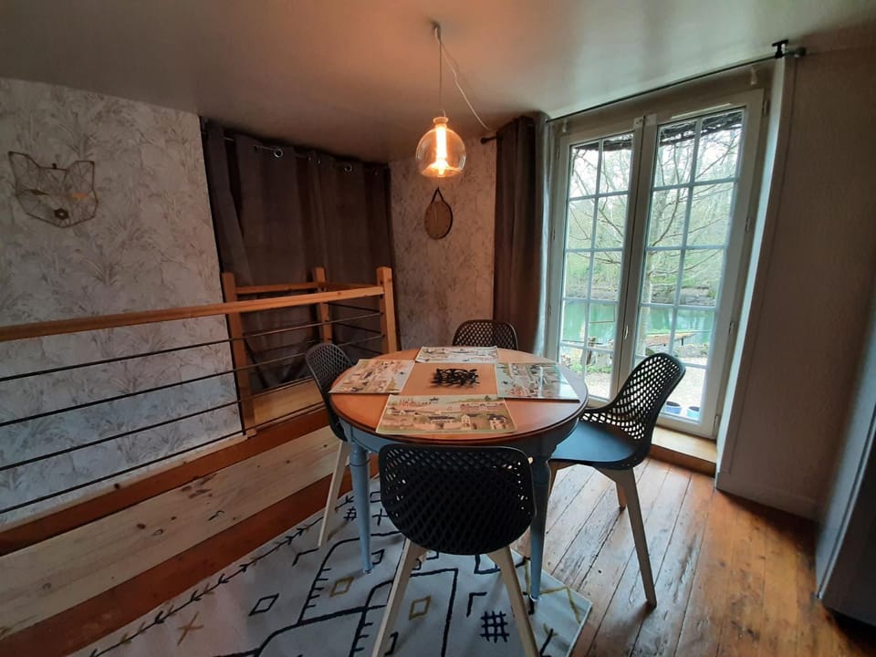 Dining area, Landmark view, River view