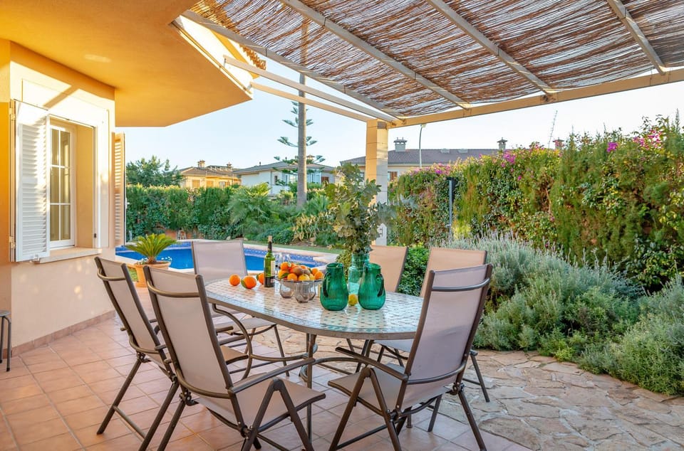 Garden, Balcony/Terrace, Dining area, Food, Garden view