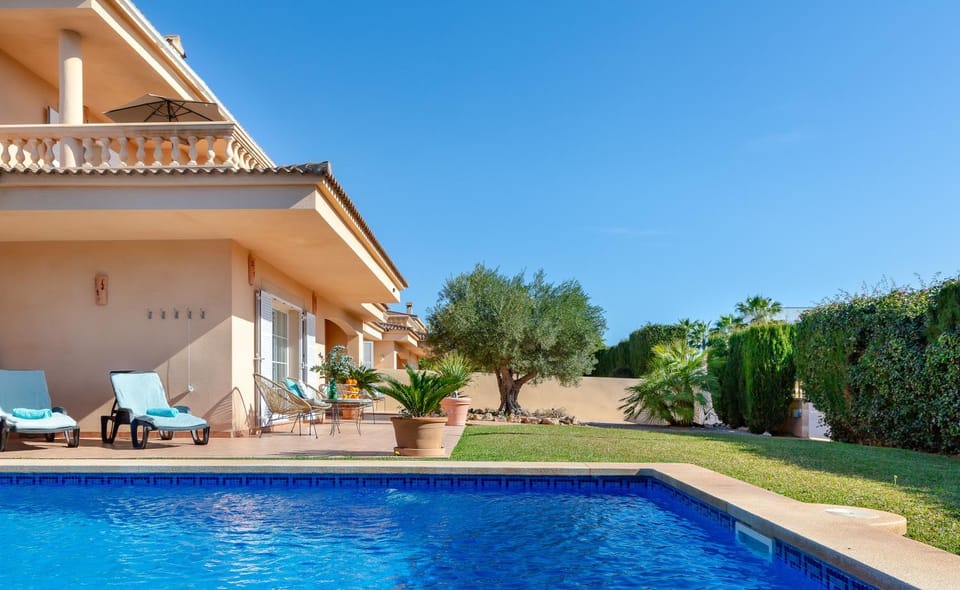 Property building, Garden, Garden view, Swimming pool, sunbed