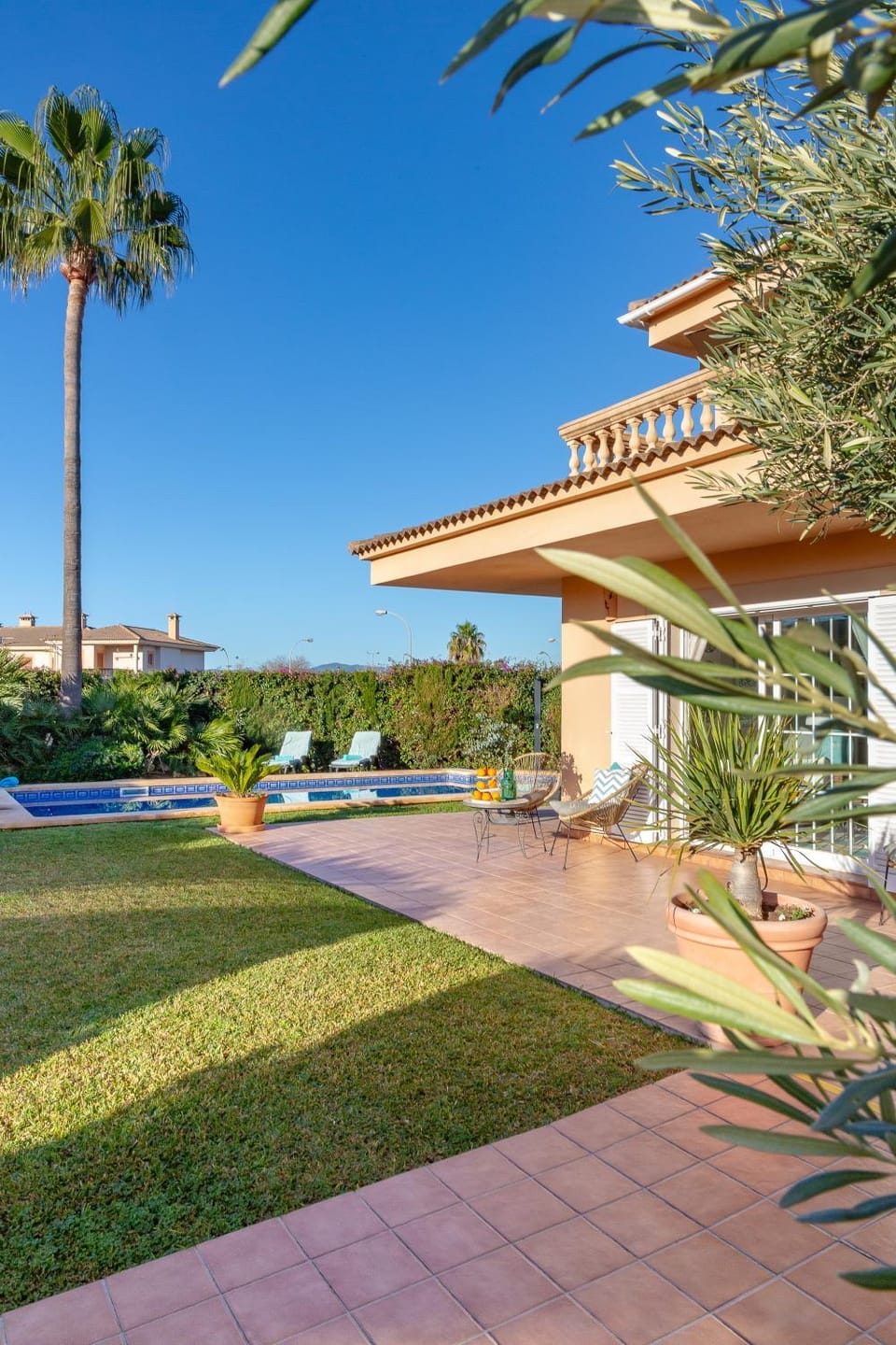 Property building, Garden, Balcony/Terrace, Swimming pool