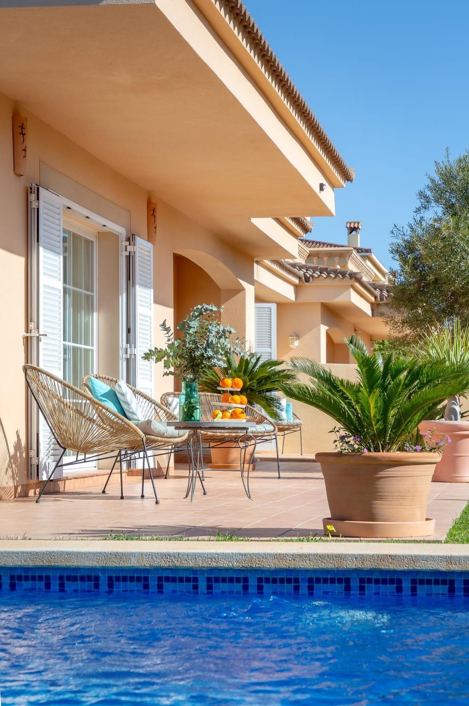 Property building, Summer, Garden, Balcony/Terrace, Balcony/Terrace, Swimming pool