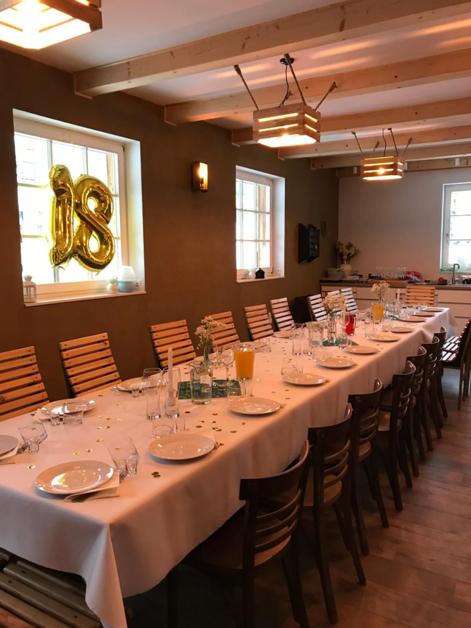 Restaurant/places to eat, Food and drinks, Banquet/Function facilities, Seating area, Food