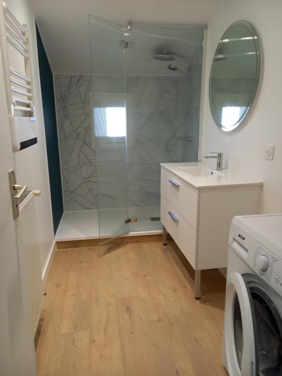 Bathroom, hair dryier, washing machine
