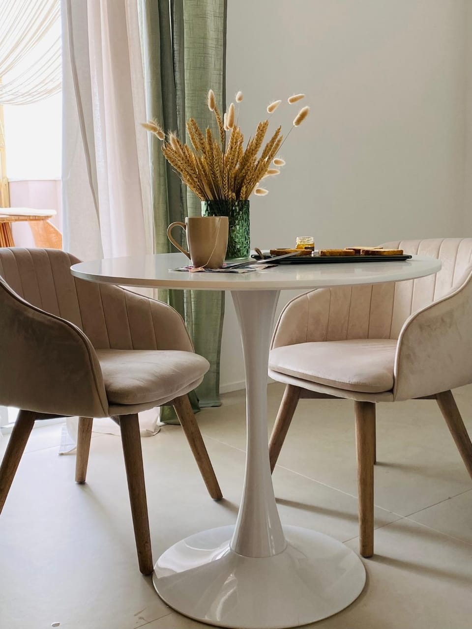 Seating area, Dining area