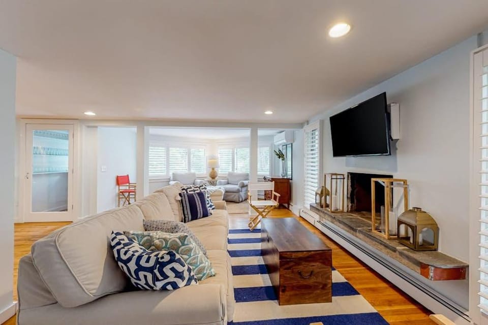 Lake Elizabeth Terrace House in Centerville