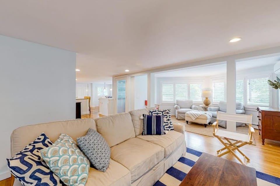 Lake Elizabeth Terrace House in Centerville