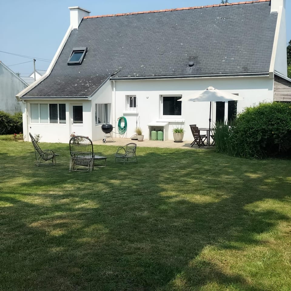 "Au Grand Pin" au calme à 5 minutes de la plage! House in Fouesnant