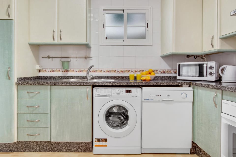 Kitchen or kitchenette, dishwasher, minibar, pet friendly, toaster