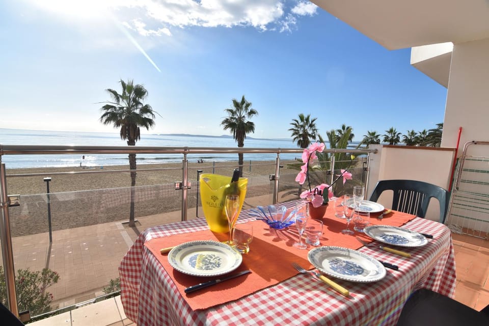 Natural landscape, View (from property/room), Balcony/Terrace, Sea view