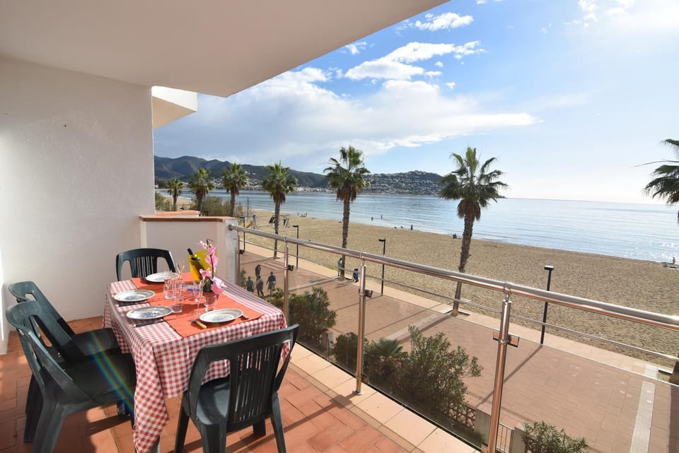 Natural landscape, View (from property/room), Balcony/Terrace, Beach, Sea view