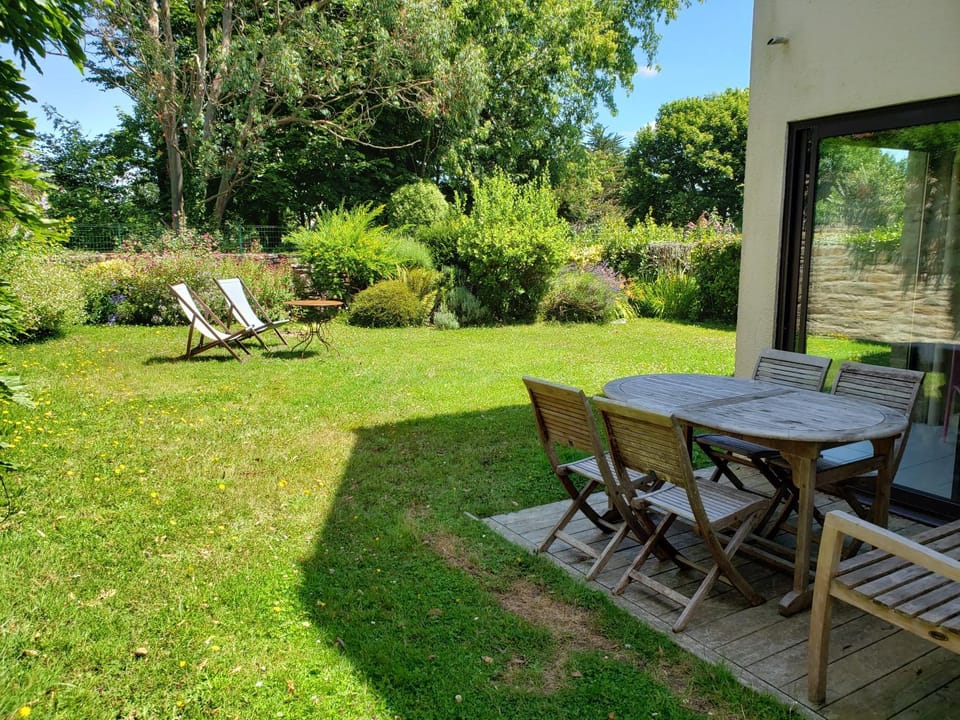 " Bleu Horizon" Magnifique emplacement pour cette appartement de type T2 avec son jardin privé et l'accès direct à la plage! Apartment in Fouesnant