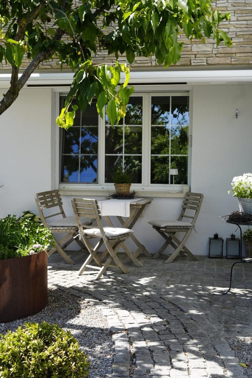 Facade/entrance, Summer, Garden, Balcony/Terrace, Seating area, Garden view