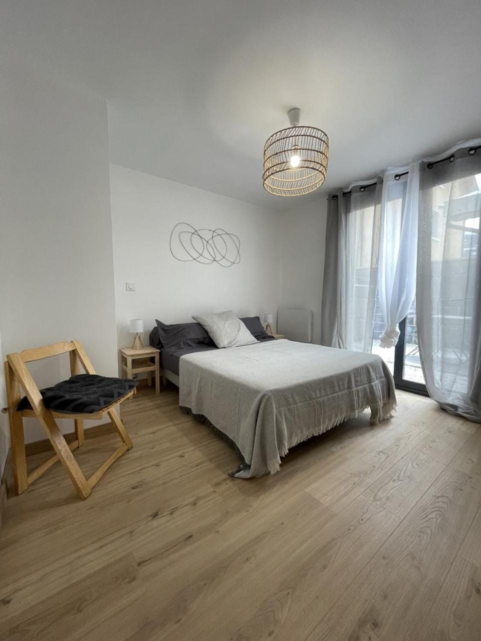 Bed, Photo of the whole room, Bedroom