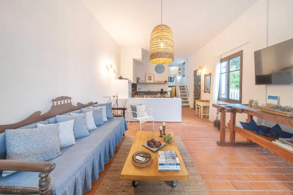 TV and multimedia, Kitchen or kitchenette, Living room, Seating area